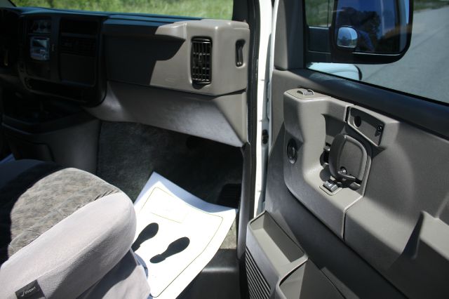 GMC Savana 2003 photo 28
