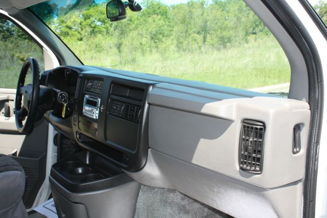 GMC Savana 2003 photo 3