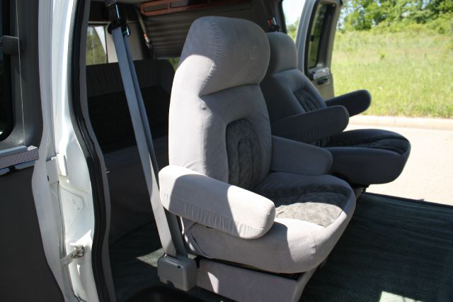 GMC Savana 2003 photo 8