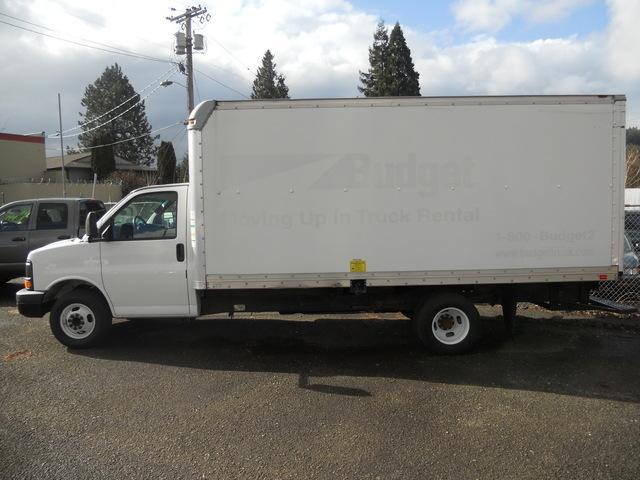 GMC Savana 2004 photo 2