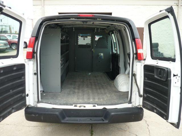 GMC Savana 2004 photo 1