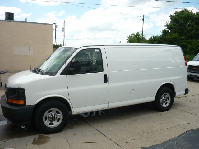 GMC Savana 2004 photo 3