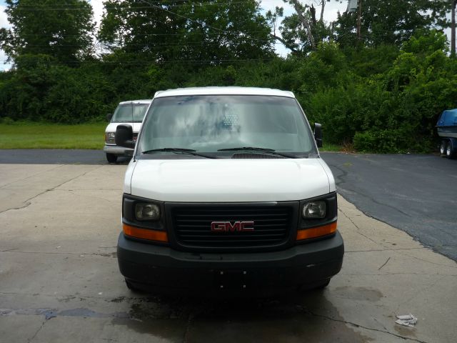 GMC Savana 2004 photo 4