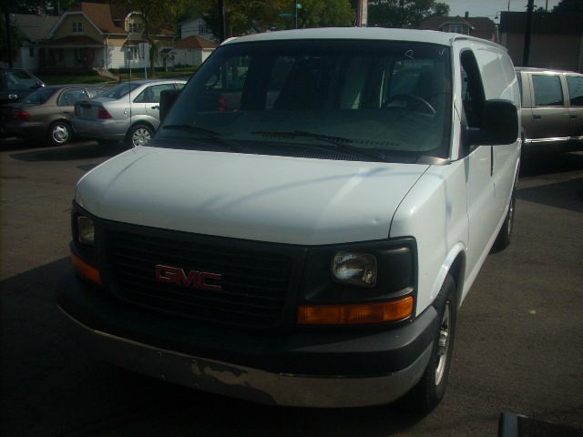 GMC Savana 2004 photo 1