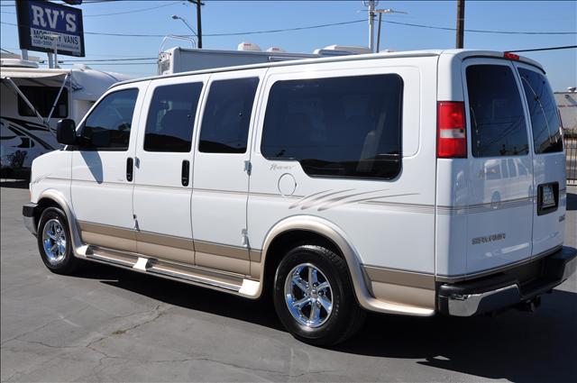GMC Savana 2004 photo 1