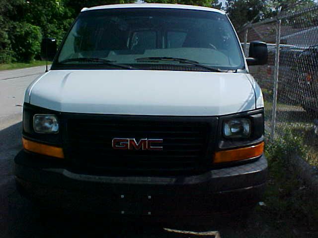 GMC Savana 2004 photo 1