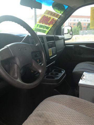 GMC Savana 2004 photo 1