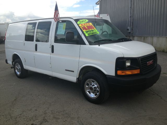 GMC Savana 2004 photo 2