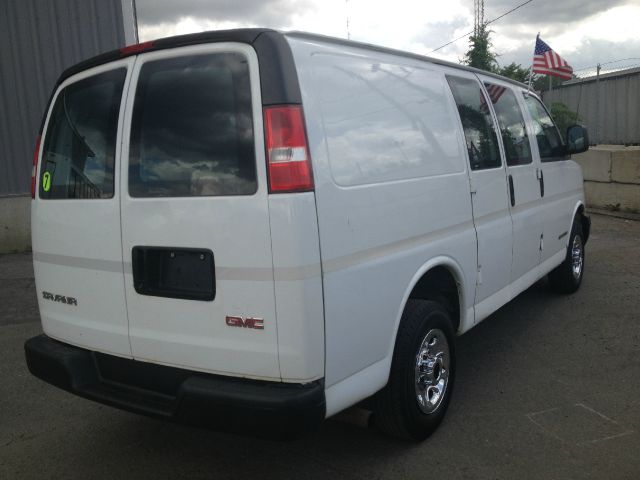 GMC Savana 2004 photo 3