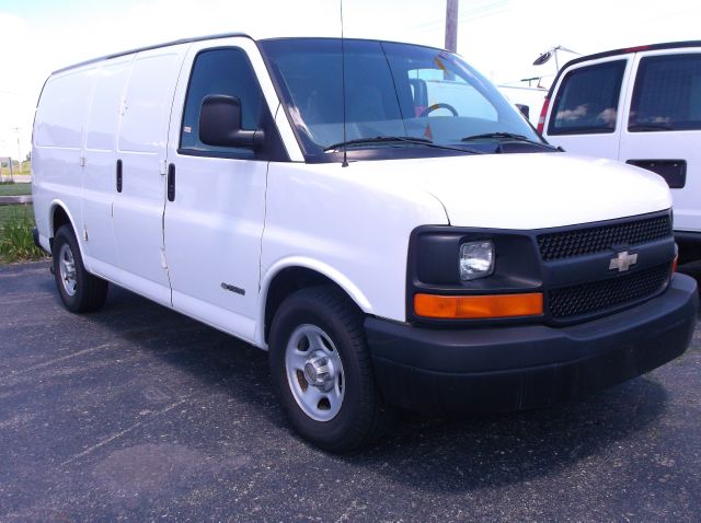 GMC Savana 2005 photo 2