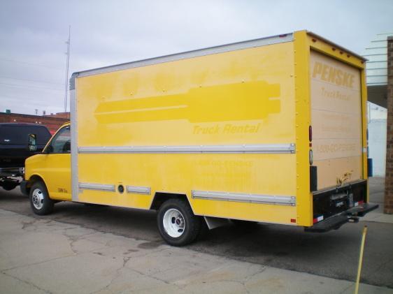 GMC Savana 2005 photo 2