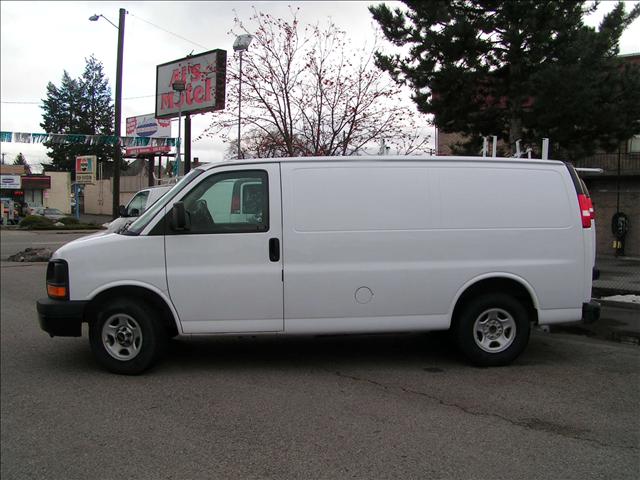 GMC Savana 2005 photo 1