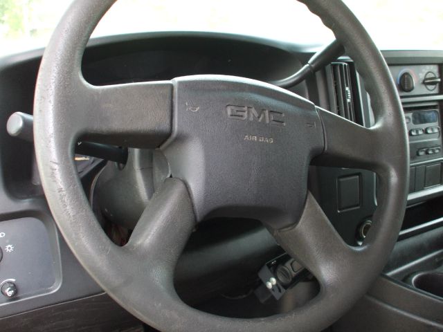 GMC Savana 2005 photo 1