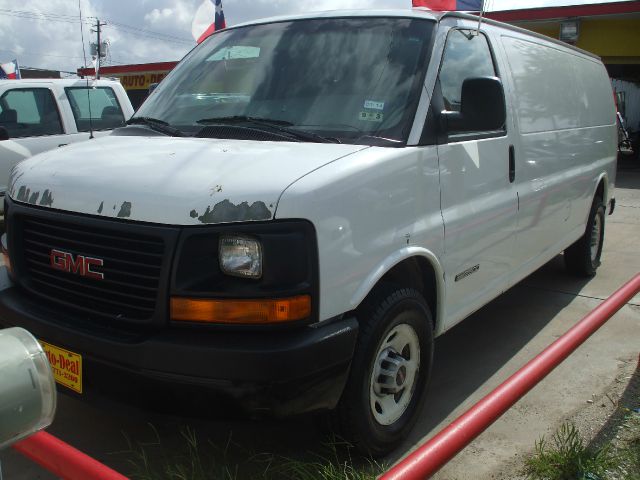 GMC Savana 2005 photo 2