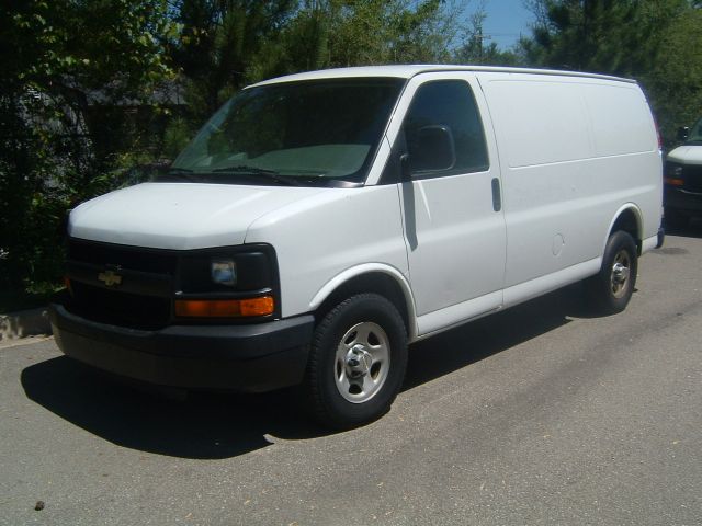 GMC Savana 2005 photo 2