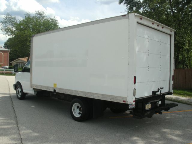 GMC Savana 2005 photo 2