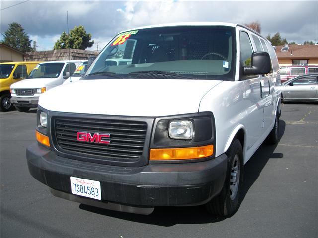 GMC Savana Base Passenger Van