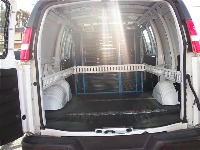 GMC Savana 2005 photo 2