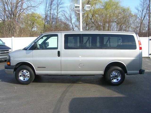 GMC Savana Touring W/nav.sys Passenger Van