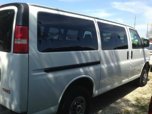 GMC Savana Leather / Sunroof Passenger Van