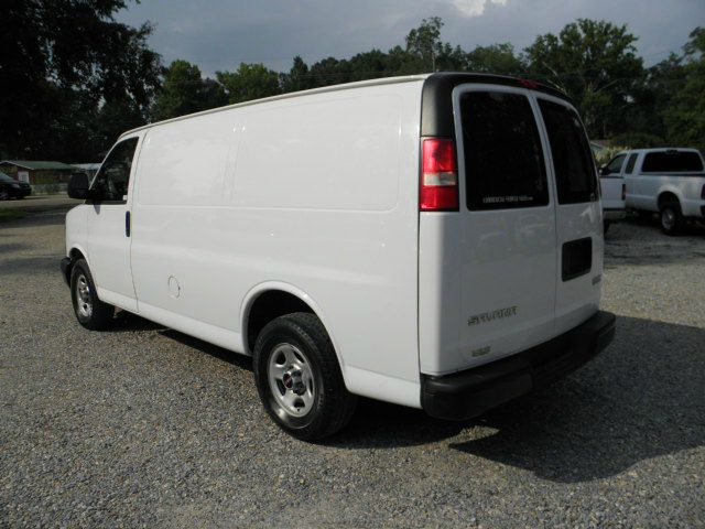 GMC Savana 2008 photo 2
