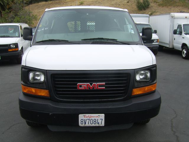 GMC Savana 2009 photo 2
