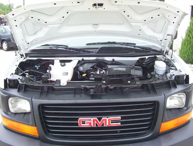 GMC Savana 2009 photo 1