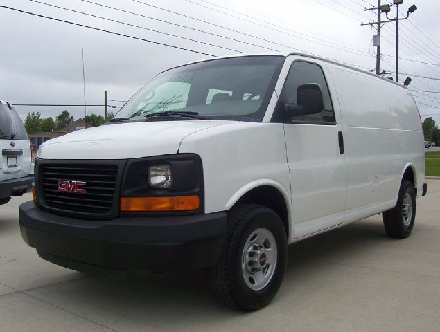 GMC Savana 2009 photo 2