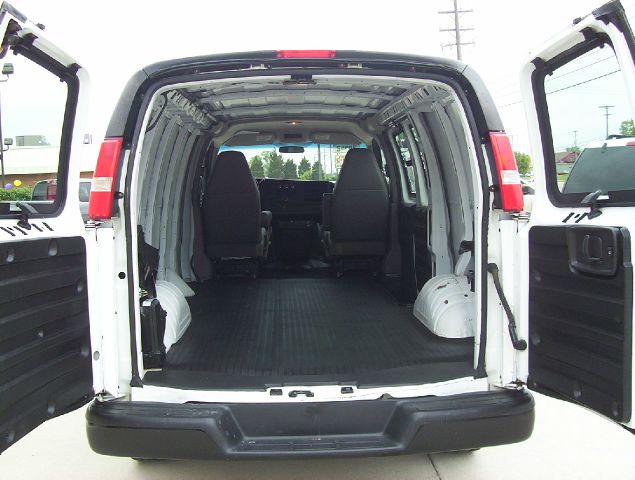 GMC Savana 2009 photo 8
