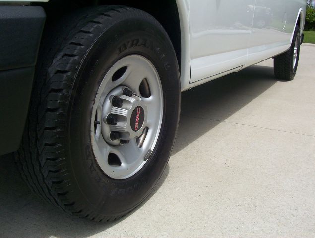 GMC Savana 2009 photo 9