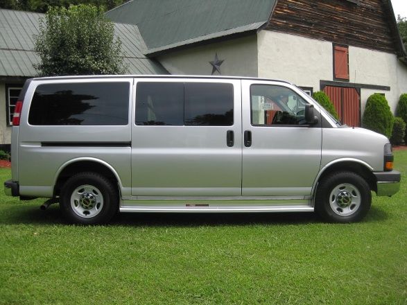 GMC Savana 2010 photo 1