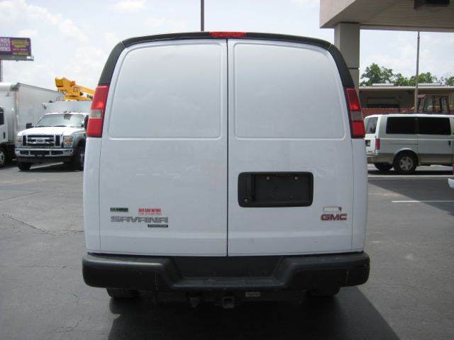 GMC Savana 2011 photo 1