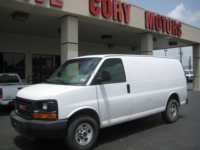 GMC Savana 2011 photo 3