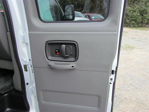 GMC Savana 2011 photo 2