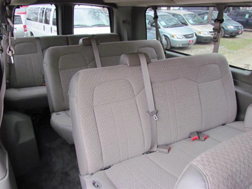 GMC Savana 2011 photo 2