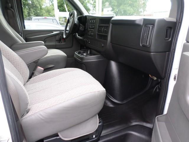 GMC Savana 2011 photo 1