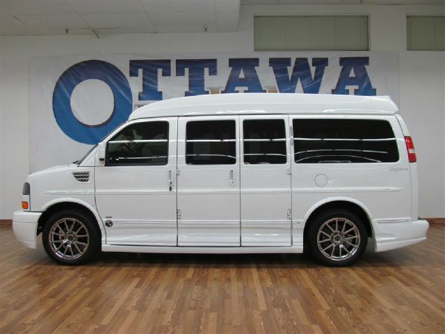 GMC Savana 2012 photo 3