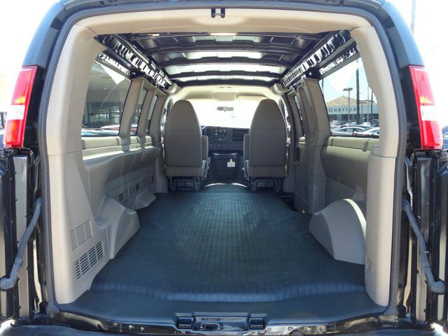 GMC Savana 2012 photo 1