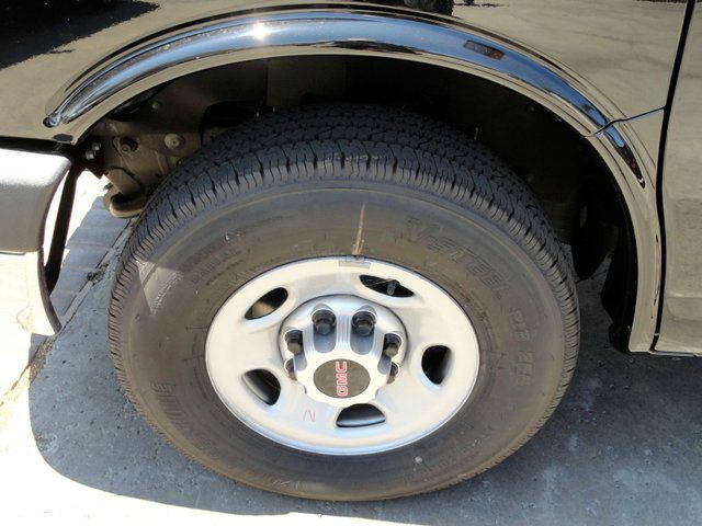 GMC Savana 2012 photo 3