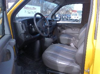 GMC Savanna 2010 photo 2