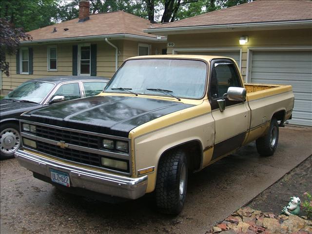 GMC Sierra 1984 photo 2
