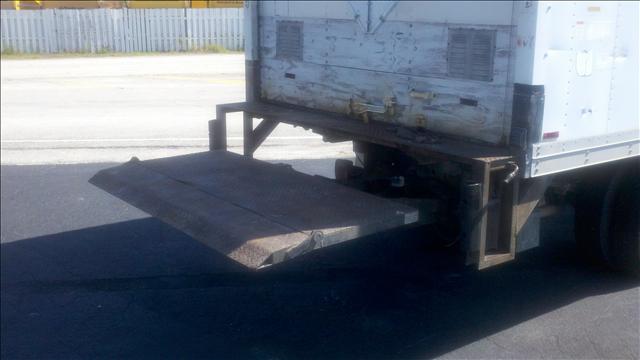 GMC Sierra 2000 photo 2