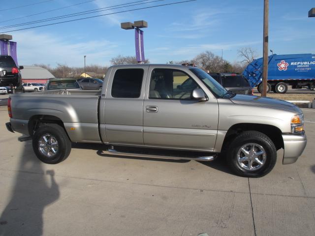 GMC Sierra 2003 photo 2
