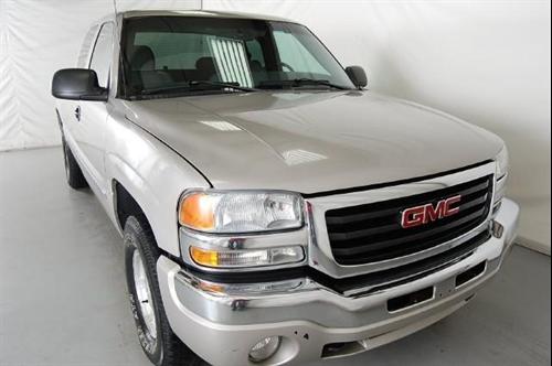 GMC Sierra 2004 photo 2