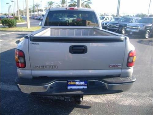 GMC Sierra 2004 photo 2