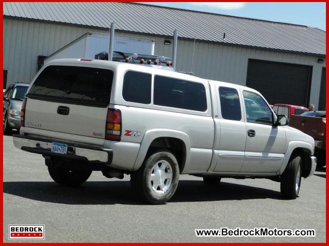 GMC Sierra 2004 photo 2
