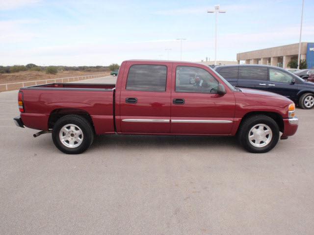 GMC Sierra 2005 photo 2