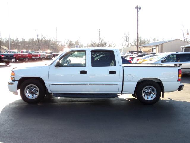 GMC Sierra 2005 photo 2
