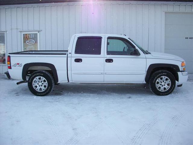 GMC Sierra 2005 photo 2