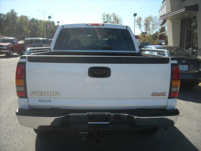 GMC Sierra 2005 photo 2